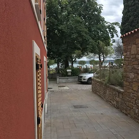 Wingbay לינה וארוחת בוקר
